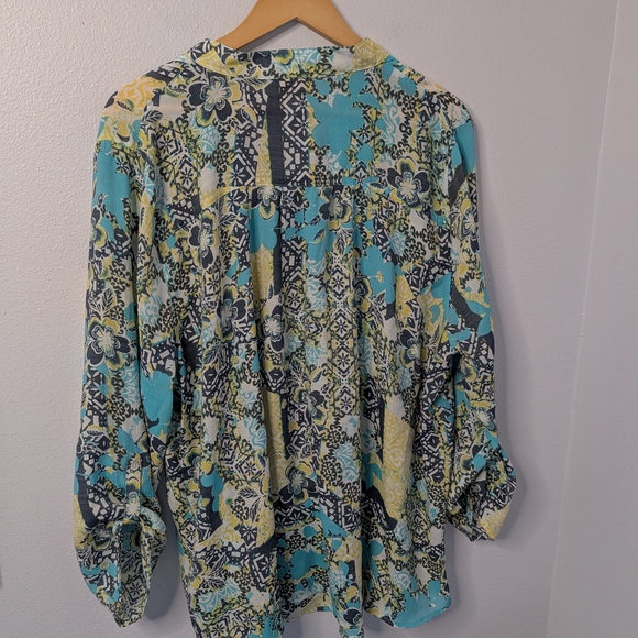 Ruby Rd Woman 2X Boho Print Button-Front Tunic Top | Blue Yellow Floral - Picture 4 of 4